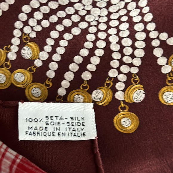 CHANEL SCARF HUGE SIZE - Picture 4 of 6